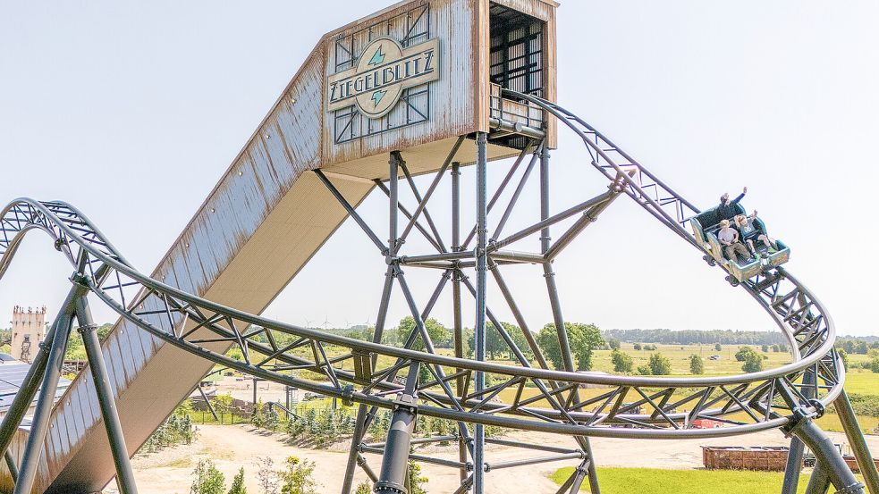 Der „Ziegelblitz“ und weitere Attraktionen im Jaderpark locken ab diesem Wochenende wieder mit rasantem Fahrspaß. Foto: Jaderpark