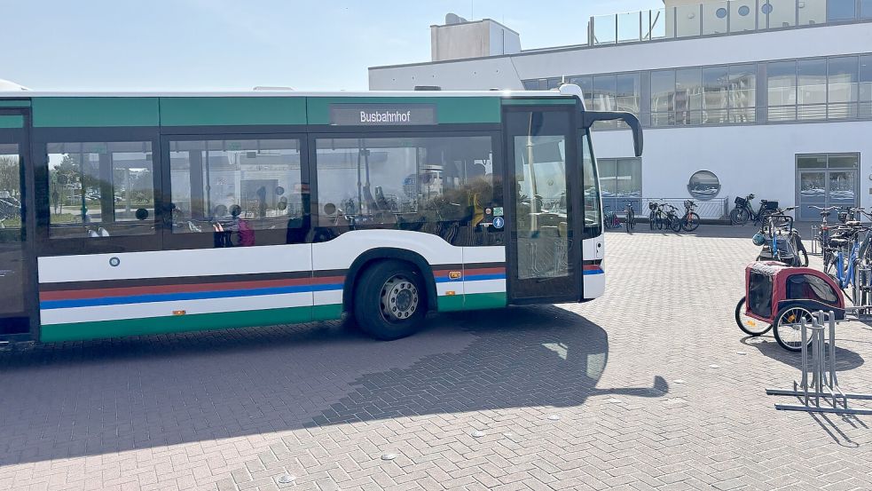 Fürs Busfahren auf Borkum gelten ab 27. März 2026 neue Preise. Foto: Florian Ferber/Archiv