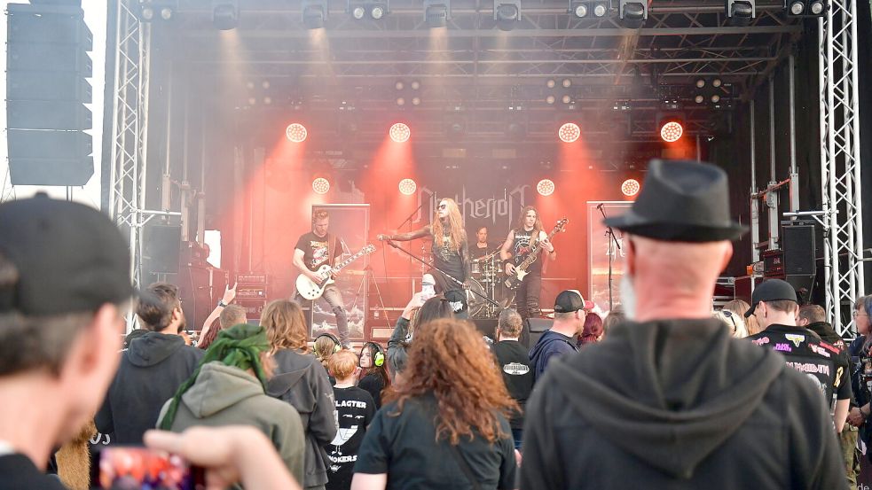 Im Juni wird es wieder laut in Manslagt: beim „Let the bad times roll“-Festival treten 24 Bands auf. Foto: Heinz Wagenaar/Archiv