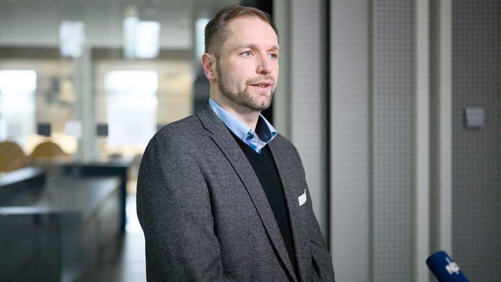 Stephan Bothe, stellvertretender Landesvorsitzender der AfD Niedersachsen, sagt zu den aktuellen Diskussionen in der Landespartei: „Das ist gerade ein Schleuderwaschgang“. DPA-Foto: Julian Stratenschulte