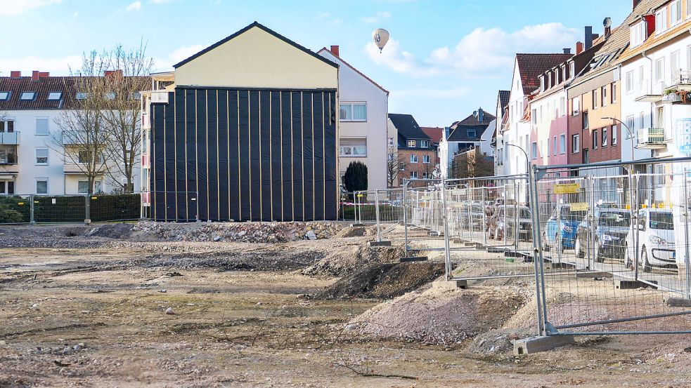 Einst Seifenfabrik, jetzt Brache, bald Neubau: An der Ecke Rehmstraße/Lange Straße im Osnabrücker Stadtteil Wüste soll bald das Hoffmeyer Carrée in die Höhe wachsen. Im Bürgerforum gab es auch sorgenvolle Stimmen. Foto: Christoph Beyer