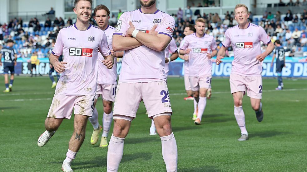 Läuft: David Kopacz erzielte zum vierten Mal in Folge die 1:0-Führung für den VfL Osnabrück. Diesmal bei der TSG Hoffenheim II. Foto: IMAGO/Eibner-Pressefoto/Joerg Hirsch