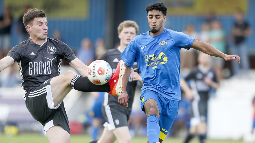 Im Ostfriesland-Cup im Juli trennten sich Germania Leer und der TV Bunde (links Christoph Buse) 1:1, im Bezirksliga-Hinspiel im September gab es einen 1:0-Sieg der Leeraner.Archivfoto: Jens Doden/Emden