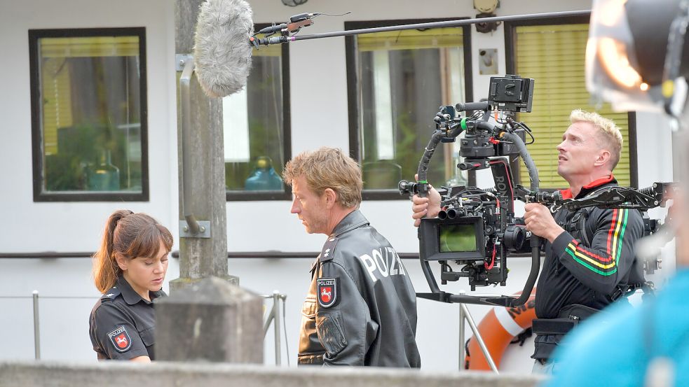 Dreharbeiten in Leer sind keine Seltenheit. Der Cast der „Friesland“-Reihe ist dort regelmäßig unterwegs. Foto: Klaus Ortgies/Archiv