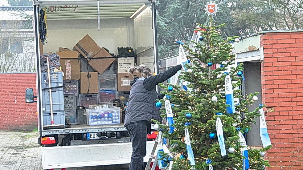 Ein ganz spezieller Weihnachtsbaum wurde in Leer gesichtet. Foto: Bodo Wolters