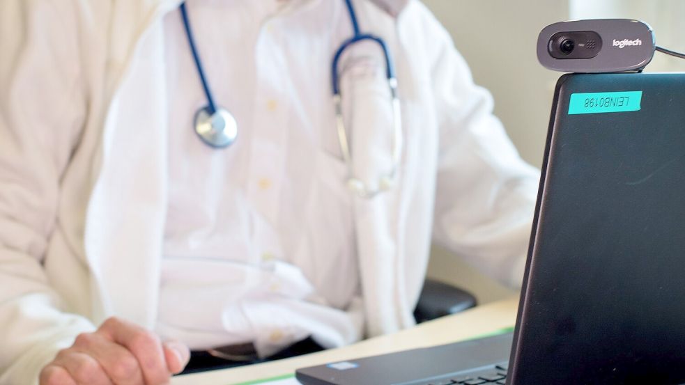 In Ostfriesland leitet die Praxis meistens noch der „Herr Doktor“ – im bundesweiten Vergleich gibt es in der Region nur wenig selbstständige Ärztinnen. Foto: Monika Skolimowska/dpa