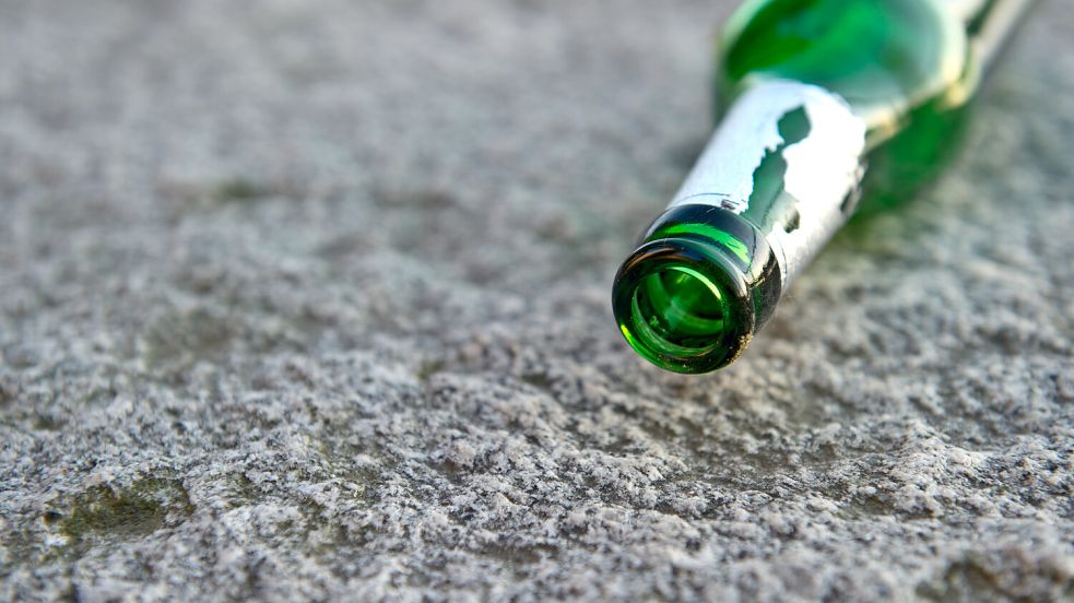 Die Angeklagte trinkt seit zehn Jahren große Mengen Bier. Symbolfoto: Tobias Kleinschmidt/dpa