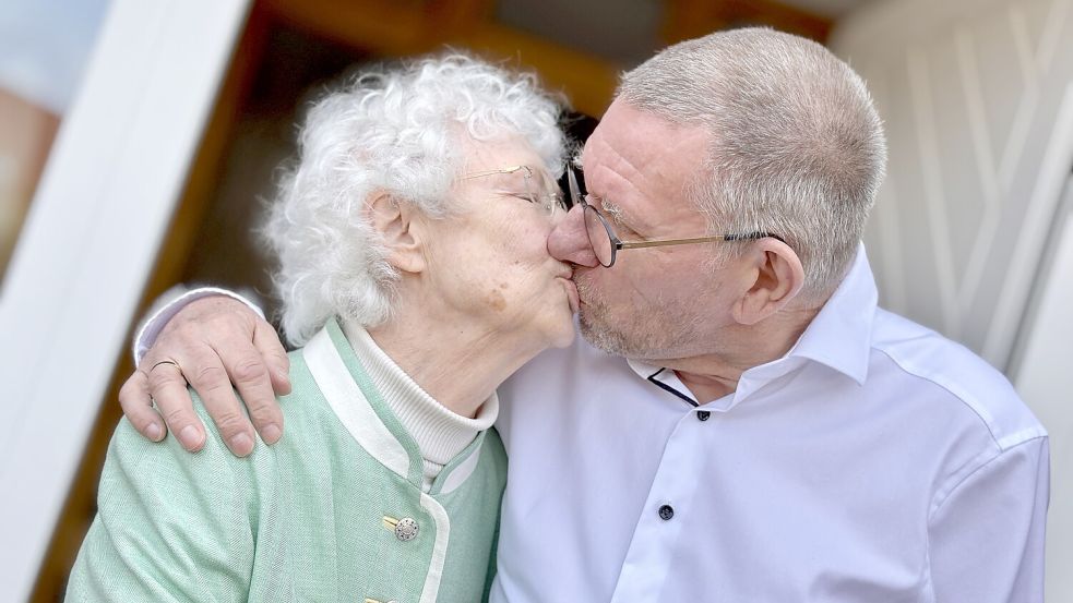 Werben für die Liebe im Alter: Ellen Schmitz-van Dijk und Johan van Dijk. Fotos: Klaus Ortgies