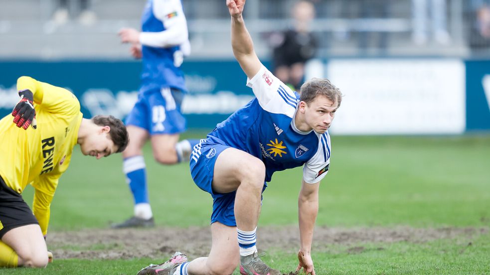 Ball im Netz, Finger hoch. David Schiller erzielte erst kürzlich gegen Norderstedt zwei Treffer. Foto: Jens Doden