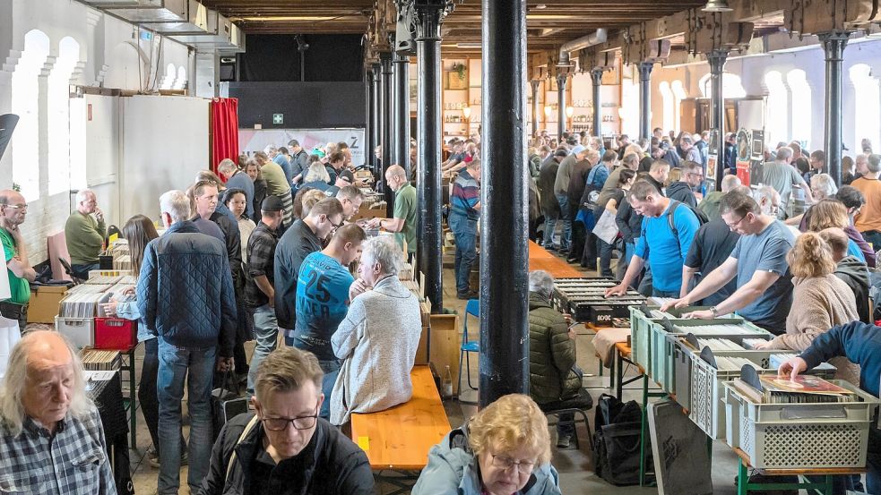 Die besondere Atmosphäre im Zollhaus ist Teil des Erfolgs der Plattenbörse. Foto: Hans-Jürgen Uken-Lemke/Archiv