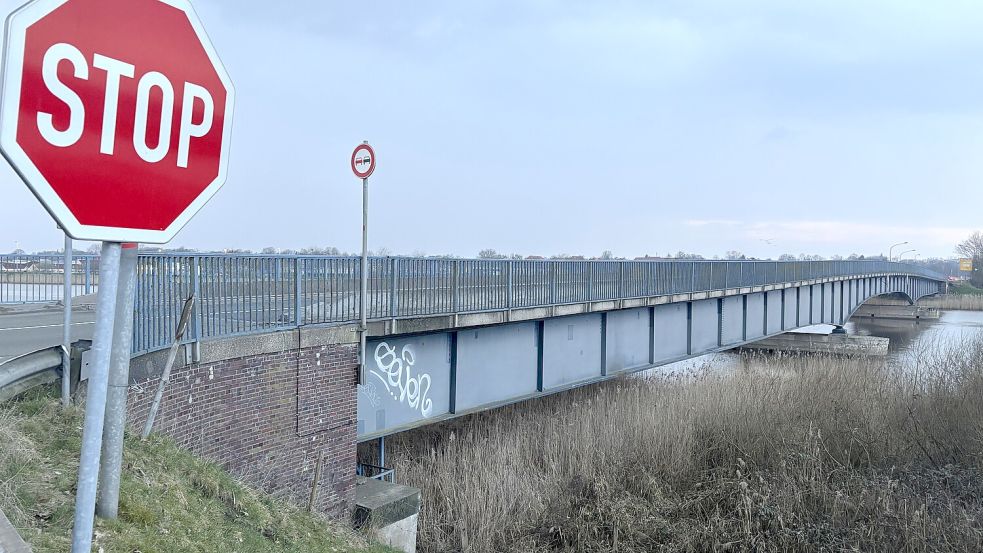 Die alte Ledabrücke wird durch einen Neubau ersetzt. Foto: Jonas Bothe/Archiv