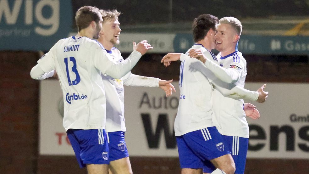 Tobias Steffen (rechts) erzielte diese Saison drei Treffer. Er wird die Fußball-Regionalliga wahrscheinlich verlassen. Foto: Jens Doden, Emden