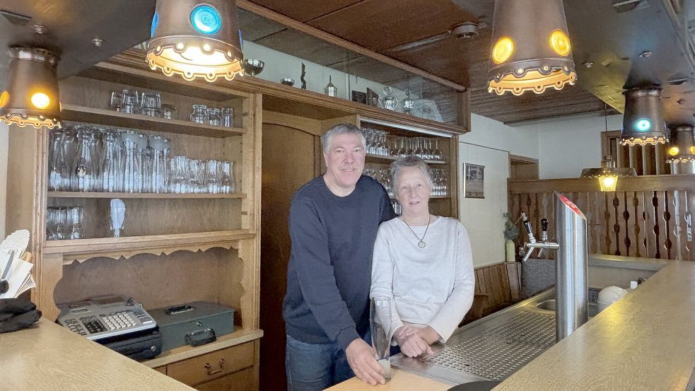 Frank und Anja Dirks haben seit der Übernahme Anfang 2009 viel Herzblut und Lebenszeit in ihren Betrieb investiert. Es lief gut – dennoch wollte niemand in ihre Fußstapfen treten. Foto: Susanne Ullrich