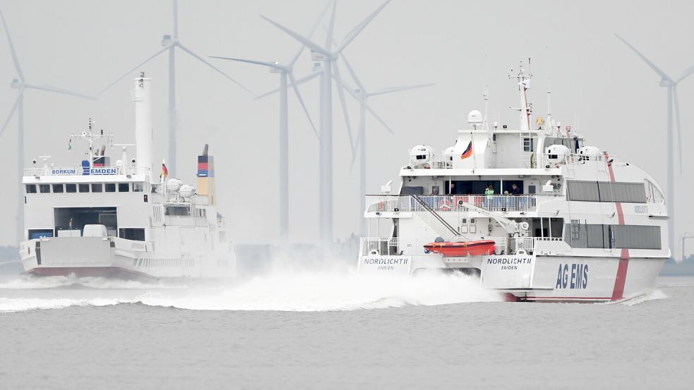 Auf den Schiffen der Reederei AG Ems soll jetzt verlässliches Internetsurfen möglich sein. Foto: Lars Penning/dpa/Archiv
