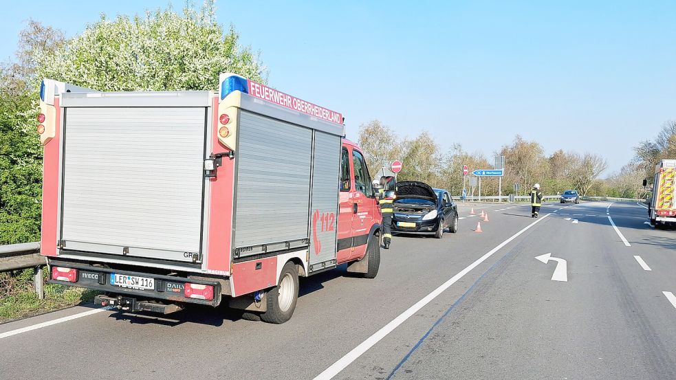 Die Feuerwehr Oberrheiderland war am Mittwochmorgen wegen Öl, das aus einem Auto austrat, im Einsatz. Foto: Feuerwehr Oberrheiderland/Joachim Rand
