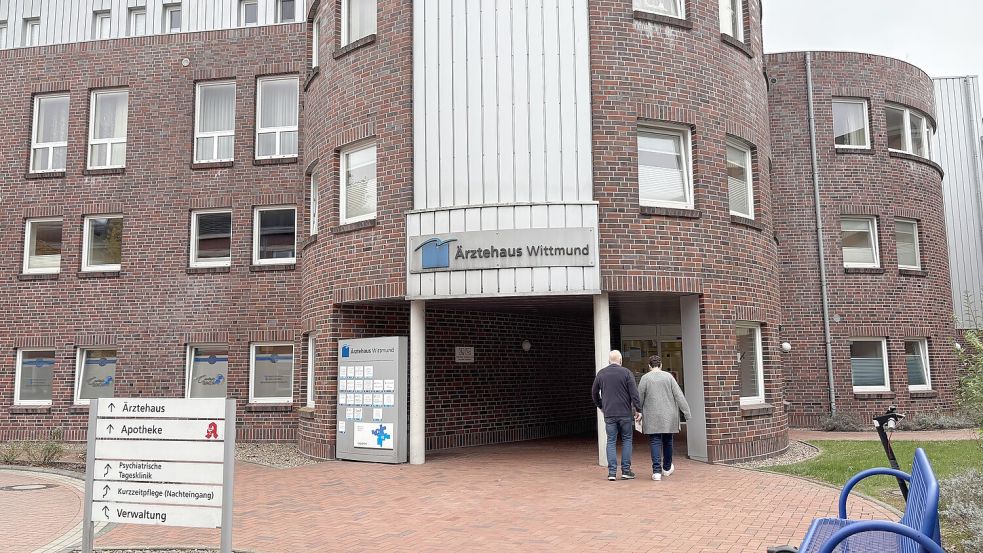 Am Standort Wittmund ist die gesamte Gesundheitsversorgung auf dem Klinikcampus binnen weniger Gehminuten erreichbar. Das Ärztehaus befindet sich direkt neben dem Krankenhaus. Foto: Susanne Ullrich