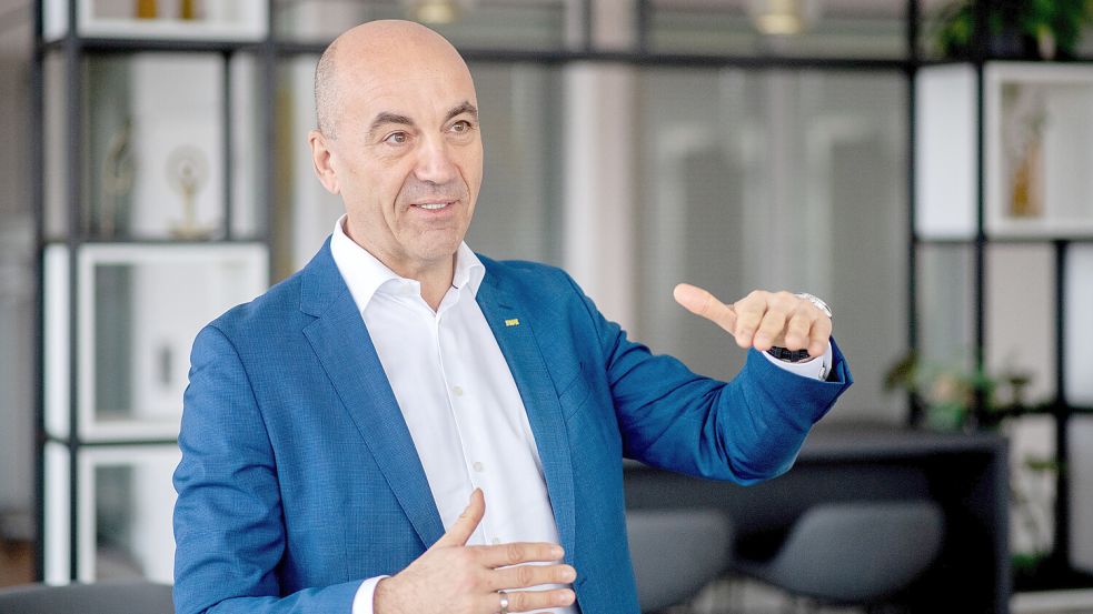 EWE-Chef Stefan Dohler ist überzeugt: „EWE ist ein Pionier der Energiewende und mit den entsprechenden Erfahrungen der letzten Jahrzehnte sind wir davon überzeugt, dass wir Wasserstoff im künftigen Energiesystem benötigen, damit die Energiewende vollendet werden kann.“ Foto: Hauke-Christian Dittrich/dpa/Archiv