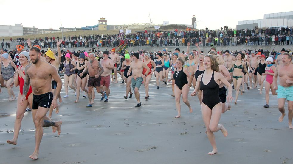 Beim Neujahrsbaden 2026 waren Resonanz und Begeisterung groß. Foto: Florian Ferber