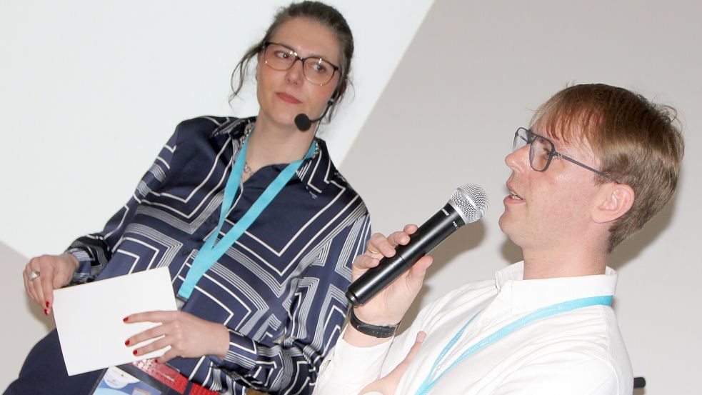 Thema Digitalisierung: Moderatorin Jutta Martens und Insel-Hotelier Sören Hüppe im Gespräch. Foto: Florian Ferber