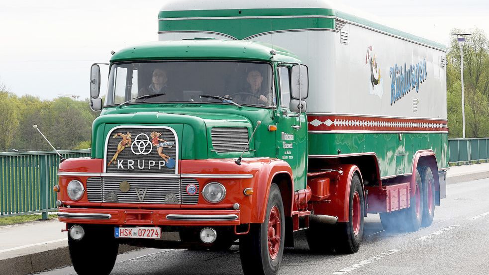 Die betagten Brummis zogen immer wieder die Blicke auf sich. Foto: Melchert Stromann.