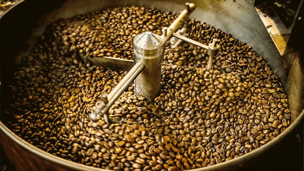 Kaffeebohnen während des Röstvorganges  Symbolfoto: Pixabay