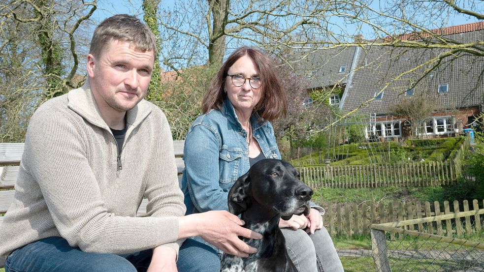 Gerd Saathoff und seine Mutter Diane Saathoff. Foto: Klaus Ortgies
