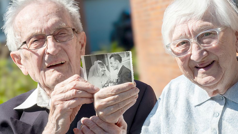 Damals und heute: Peter (87) und Susanne (84) Tasch sind noch immer ein glückliches Paar. Fotos: Klaus Ortgies