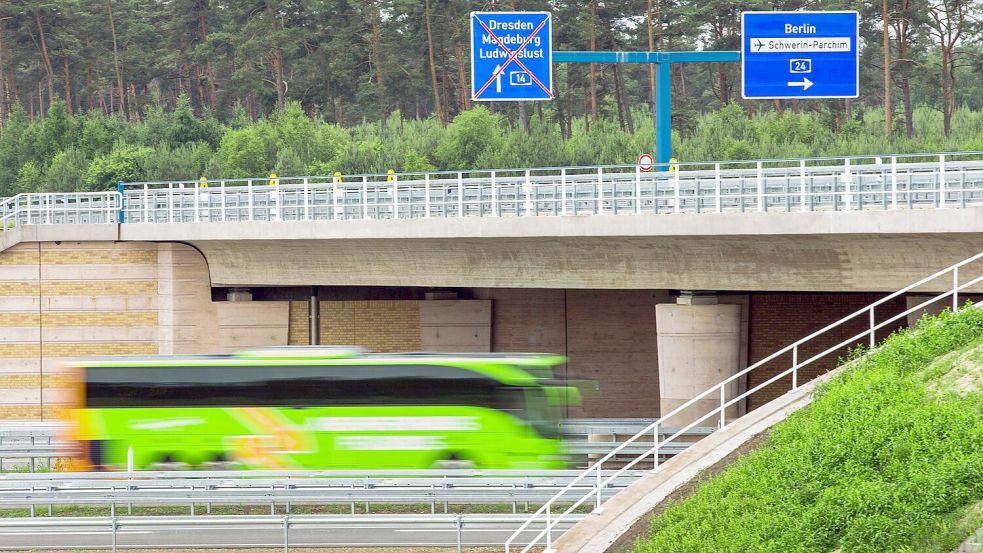 Das Verkehrsunternehmen Flixbus bietet die Möglichkeit, von Bremen ohne Umstieg nach London zu reisen. Foto: Jens Büttner/dpa