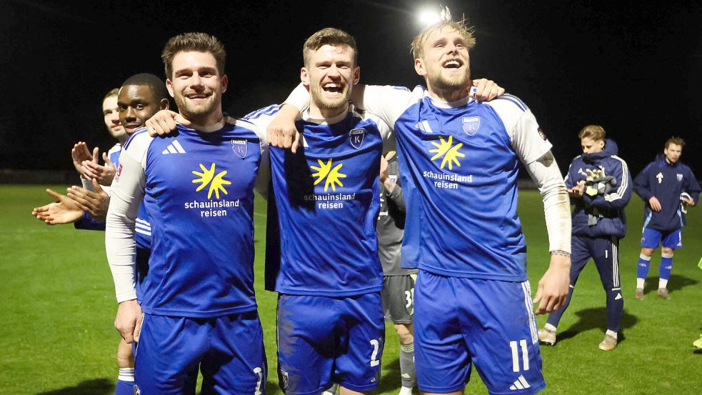 Tido Steffens, Dennis Engel und Marvin Eilerts (von links) wollen noch einen Derbysieg. Foto: Doden/Emden