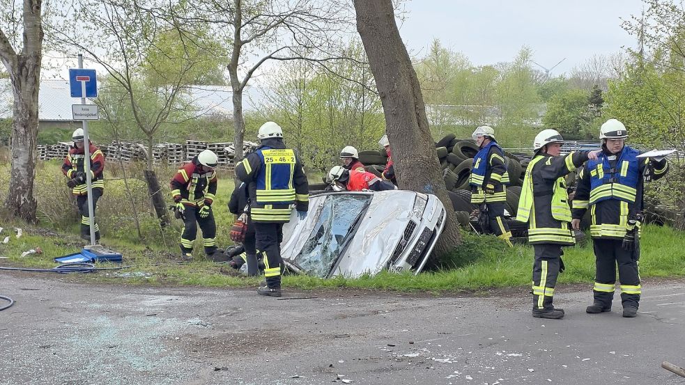 Bei der Übung waren zahlreiche Helfer im Einsatz. Foto: Freiwillige Feuerwehr Westoverledingen
