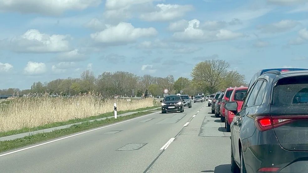 Als die Bundesstraße 70 halbseitig gesperrt war, kam es schnell zu einem langen Stau. Foto: privat/Archiv