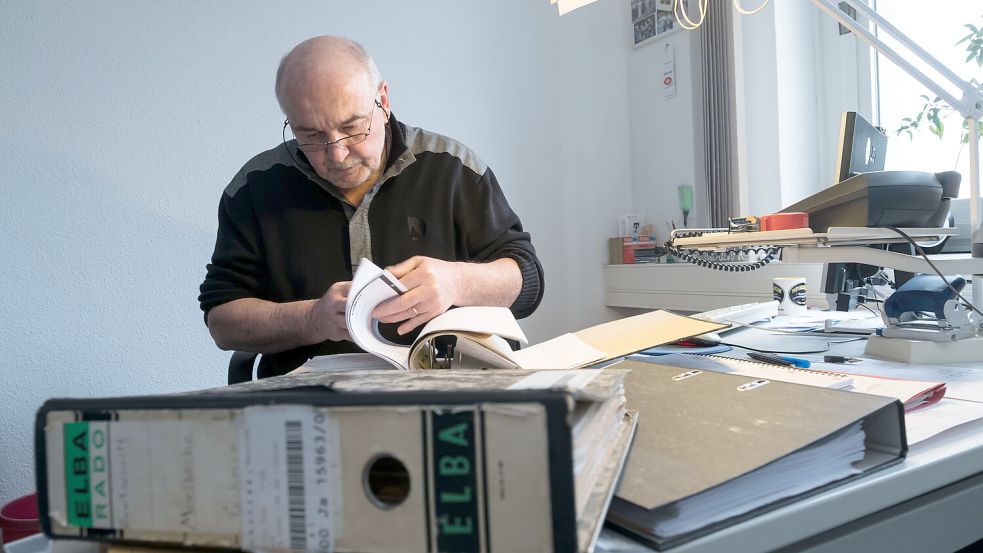 War einer der Ersten, der sich bei der Polizei Braunschweig mit ungeklärten Tötungsdelikten beschäftigte: Ex-Oberkommissar Holger Kunkel (Archivfoto von 2017). Foto: dpa/Peter Steffen