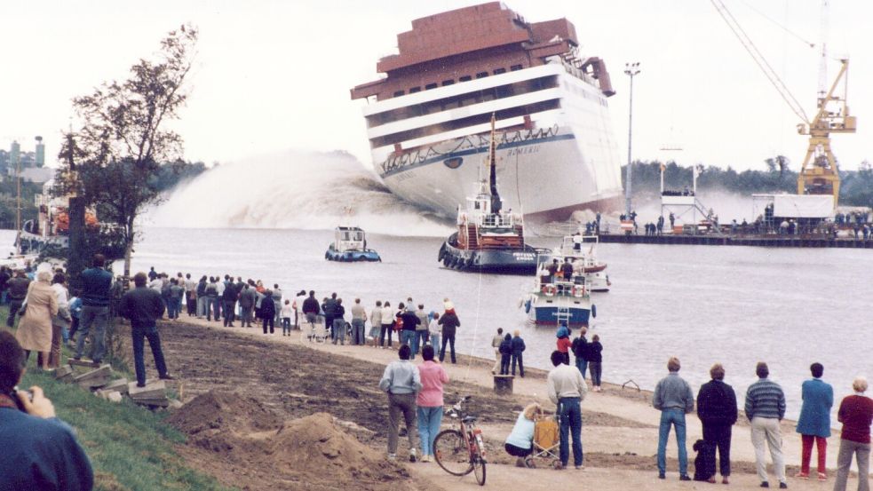 Ein Bild für die Ewigkeit: Am 28. September 1985 lief auf der Meyer Werft die „Homeric“ quer vom Stapel. Fotos: Archiv Meyer Werft
