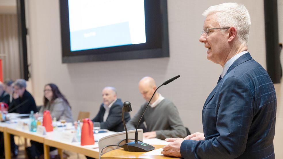 Wird Matthias Groote bei der Wahl im September im Amt des Landrates bestätigt, ist ist er quasi von Amts wegen Teil des Kreistages. Ein Mandat über die Kreistagswahl bräuchte er dann nicht. Foto: Klaus Ortgies/Archiv