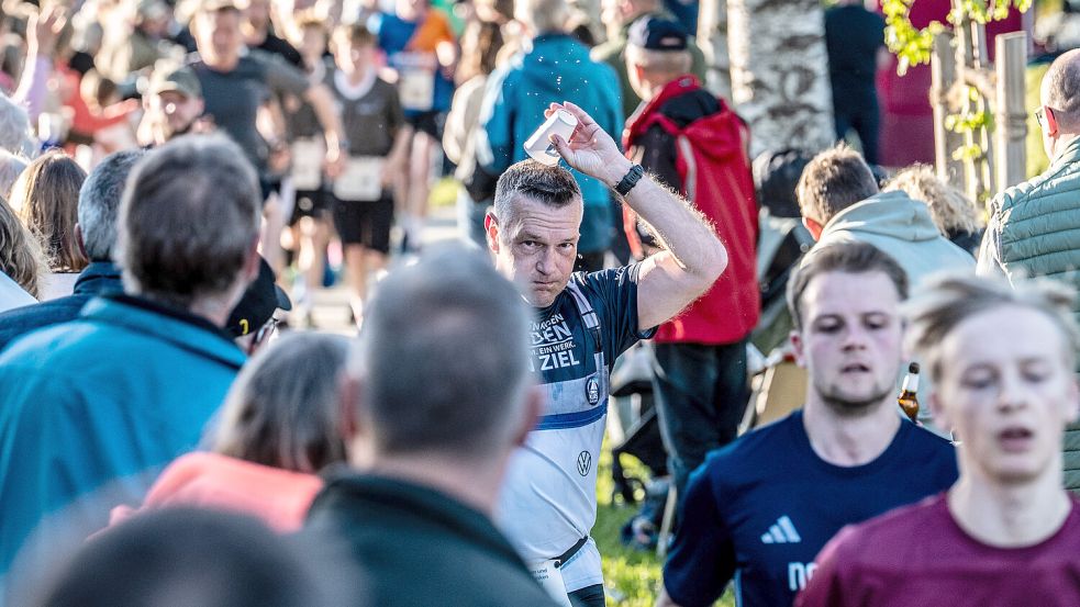 Wasser von oben hat beim Ossiloop immer wieder eine Rolle gespielt. Foto: Klaus Ortgies