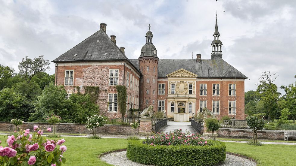 Das Schloss Gödens bildet am Pfingstwochenende wieder die malerische Kulisse für die Landpartie. Foto: Klaus Ortgies/Archiv