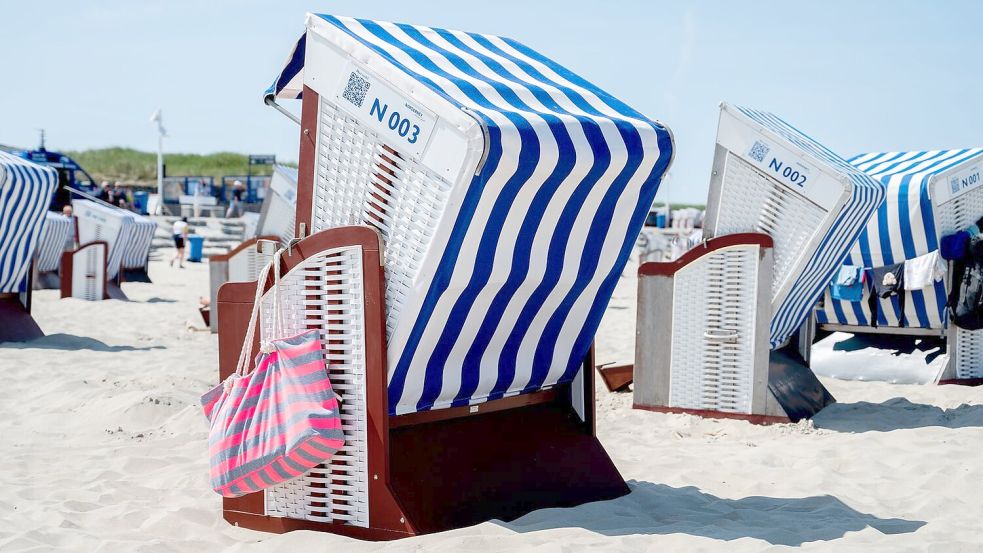 Das sonnige Wetter in Niedersachsen lässt sich mitunter gut am Strand genießen. Foto: dpa/Hauke-Christian Dittrich