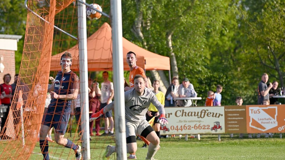 Dreimal „knipste“ Pascal Menken wieder gegen den Holter SV. Foto: Jens Doden/ Blomberg