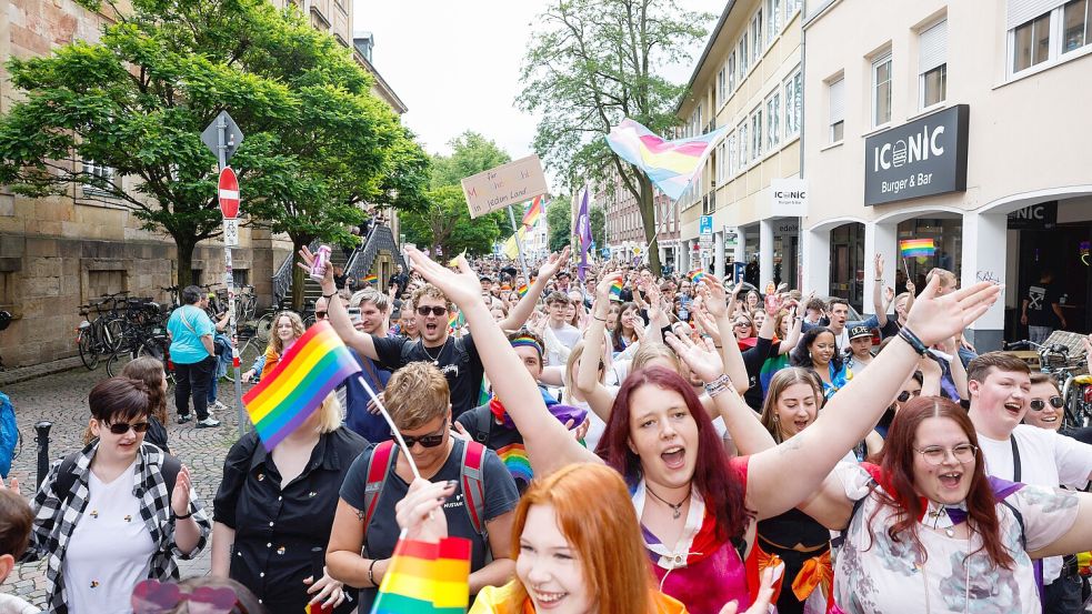 Zum Christopher Street Day ziehen am 30. Mai wieder Demonstranten durch Osnabrück. Foto: Michael Gründel