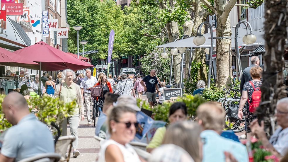 Gerade bei sommerlichen Temperaturen ist in Leer Innenstadt und Altstadt einiges los. Foto: Klaus Ortgies
