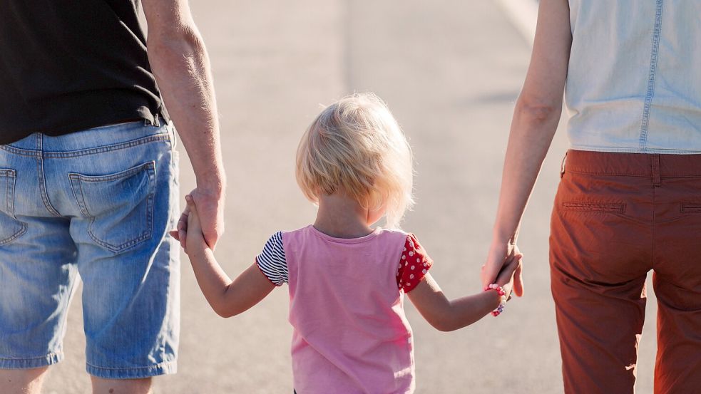 Kinder benehmen sich nicht zwangsläufig schlechter als Erwachsene, findet Praktikantin Lisa Siegler. Foto: Pixabay
