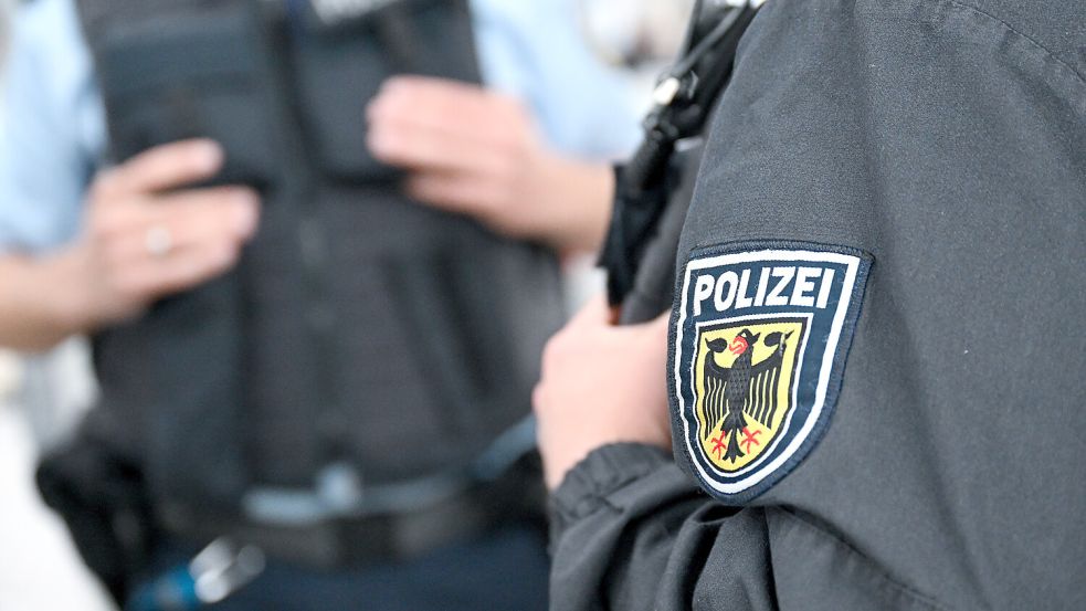 Mehrere Durchsuchungen der Polizei hat es in der Nacht zu Montag in Aurich und Norden gegeben. Symbolfoto: Sven Hoppe/dpa