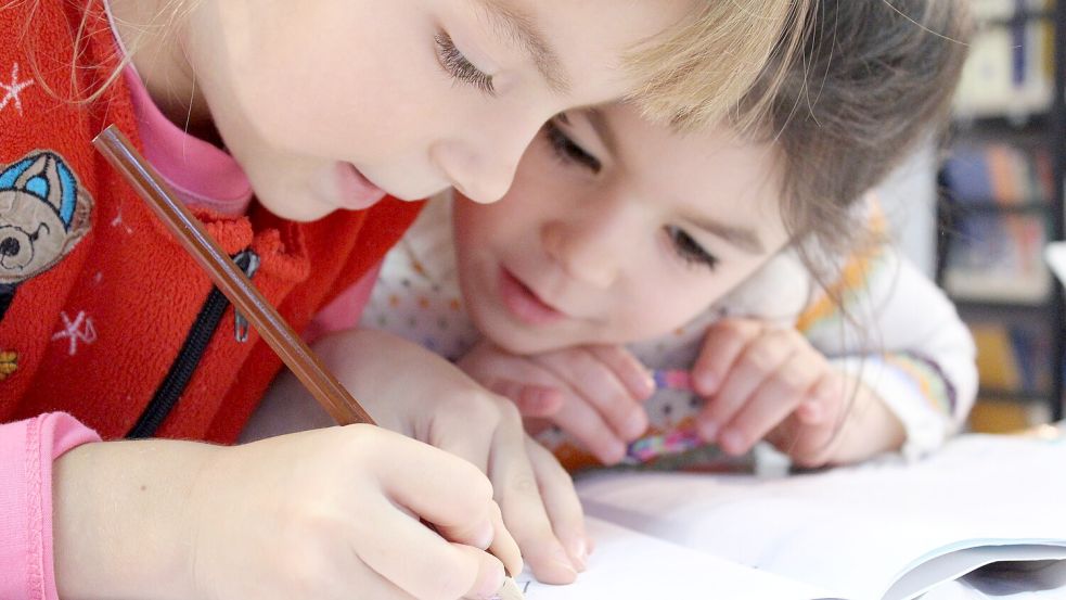 Gemeinsames Lernen gehört zu einer Schule dazu. Symbolfoto: Pixabay