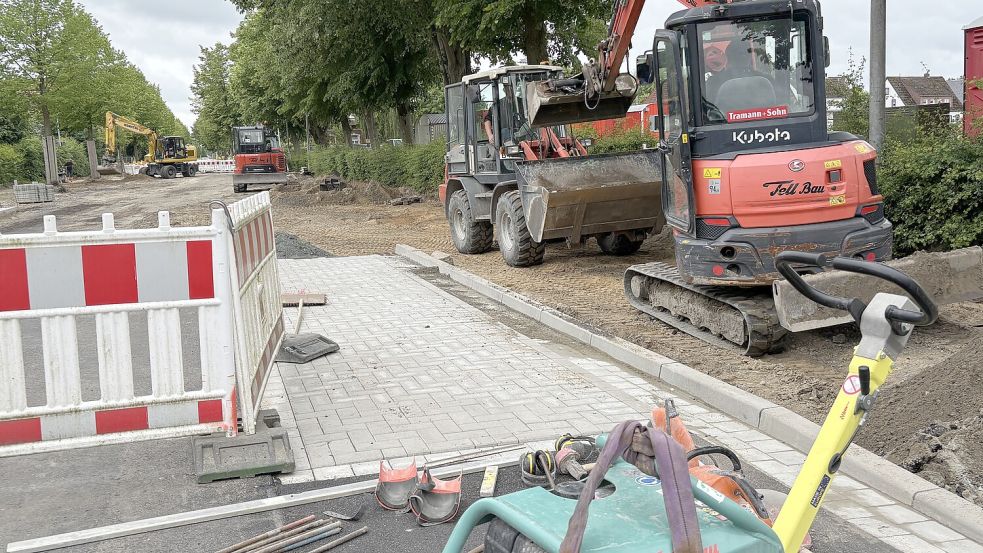 Der erste Bauabschnitt der Bahnhofstraße ist zwar fertig, in Höhe des Schützenplatzes laufen die Arbeiten aber weiter. Foto: Susanne Ullrich