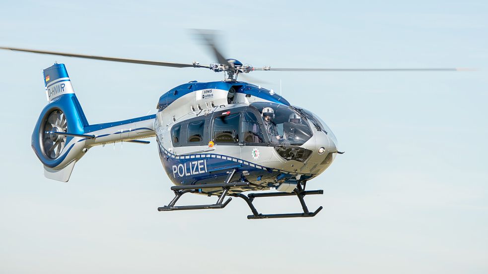 Ein Hubschrauber der Polizei ist am Montag über Augustfehn gesichtet worden. Unter anderem dort wurde nach einer Vermissten aus Elisabethfehn gesucht. Symbolfoto: Wolfram Kastl/dpa