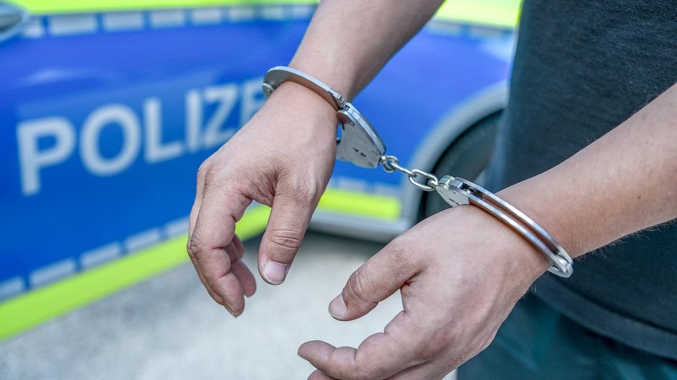 Dank der schnellen Reaktion des Mitarbeiters konnte ein Tankstellenräuber in Bremen festgenommen werden. Foto: imago images / onw-images