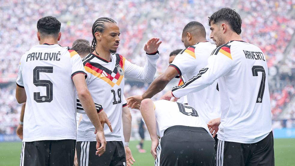Die Ostfriesen erwarten mehrere Tore von der deutschen Offensive um Leroy Sané (19) und Kai Havertz (7) gegen WM-Neuling Curaçao. Foto: Imago
