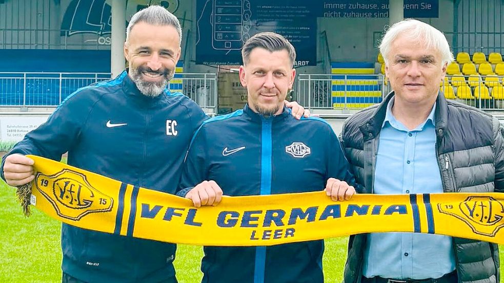Erhan Colak und Ferhat Özdemir freuen sich über die Zusage von Neu-Coach Atilla Özge. Foto: Germania Leer