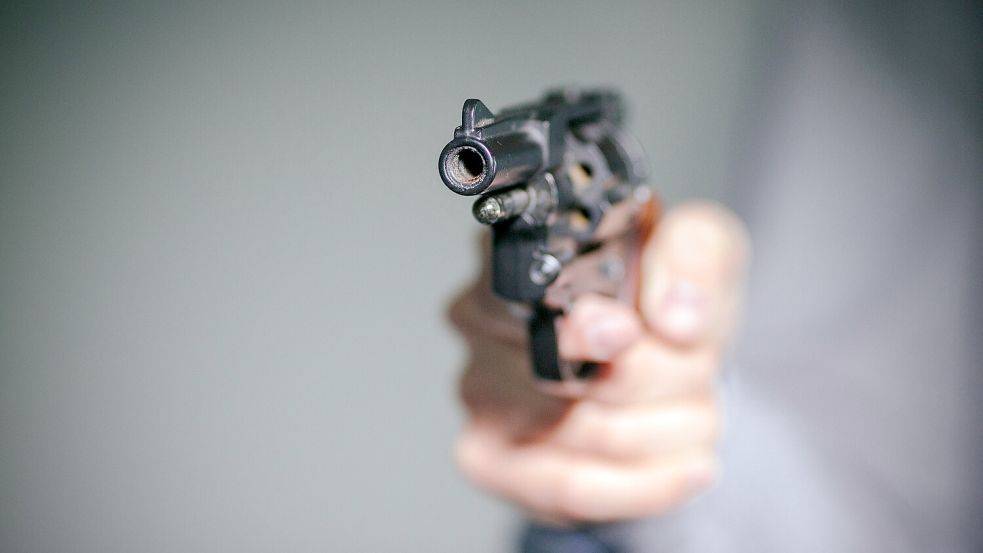 Die Polizei stellte eine Schreckschusswaffe sicher. Symbolfoto: Oliver Killig/dpa-Zentralbild/dpa