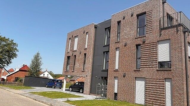 Trotz „Bau-Turbo“: Großzügigen Mehrfamilienhäusern in von Einfamilienhäusern geprägten Wohngebieten wie in der Hilgenholtstraße will die Stadtverwaltung in Weener einen Riegel vorschieben. Foto: Tatjana Gettkowski
